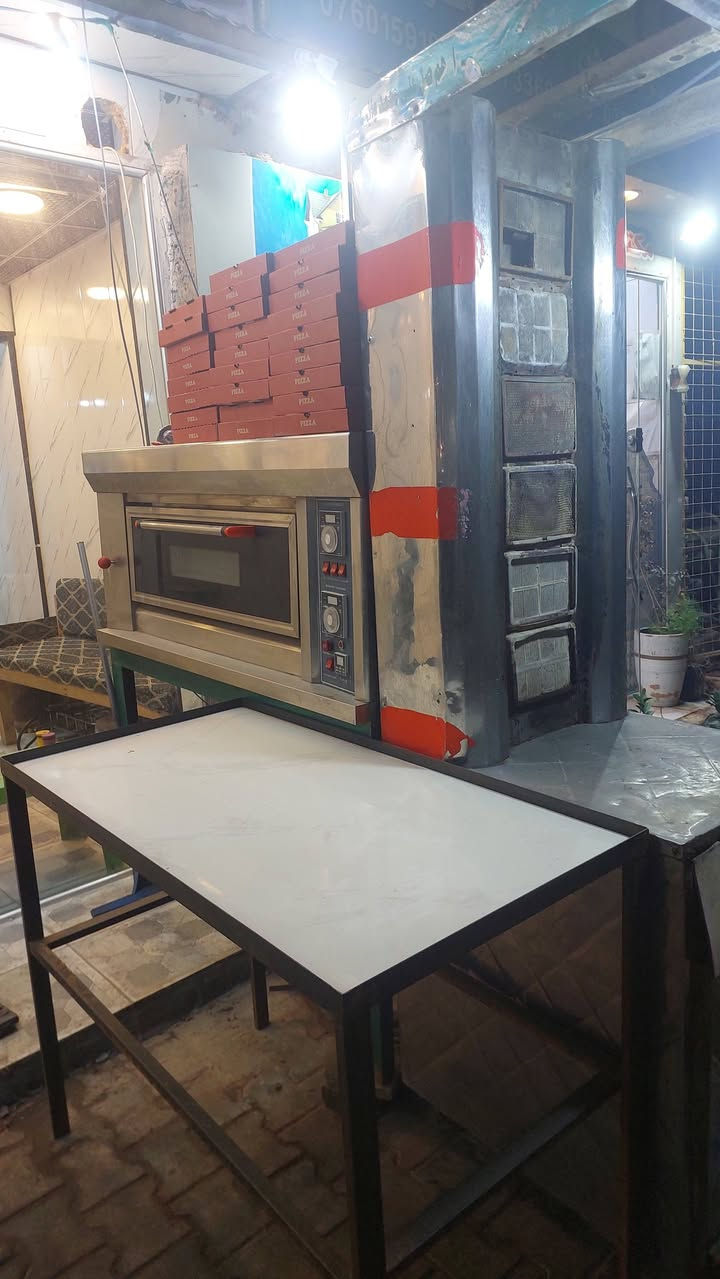 فرن جديد بيتزا وشوايه كص. للبيع مكان النجف مكتب. السعر 700 وبيهن مجال قليل. ***********
