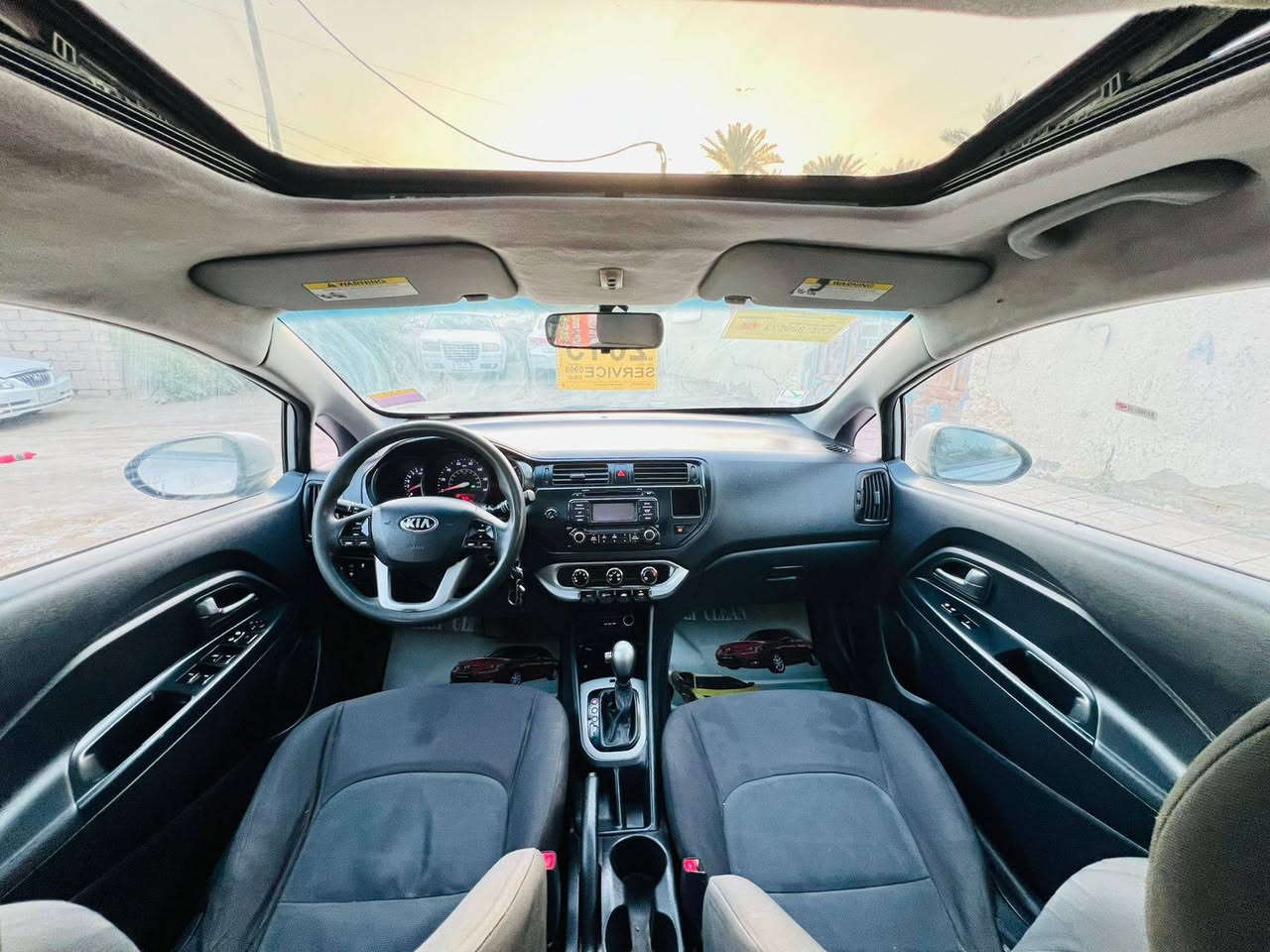 سلام عليكم كيه ريو موديل 2015 فول مواصفات للخير سياره وارد بيه جاملغ صبغ وبنيد والباقي كفاله محرك 1600 دوش كير محرك كفاله حداديه جديده تبريد شغال+ تدفئه سياره جاهزه سعر 75وبيه مجال *********** البصرة, العراق
