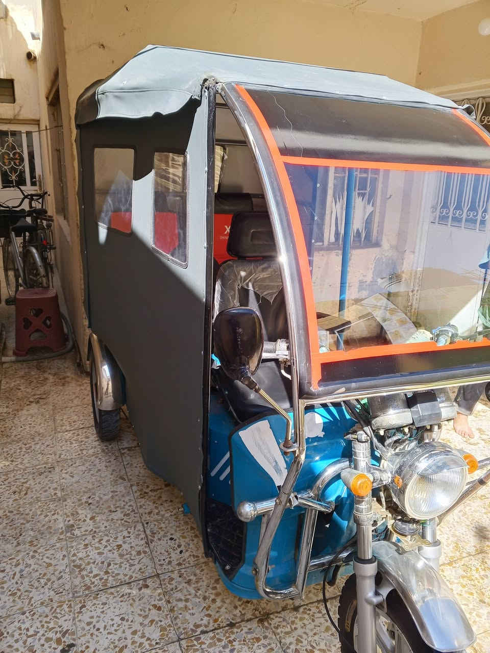 تكتك  بانزين للبيع جديده كلشي ما عايزه اوراق السعر مليونين و750 الرقم *********** العنوان حله نادر الثالثه
