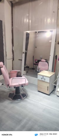 ثنينهم ب 100 بغداد الحريه  موجوده وواتساب 07750696728