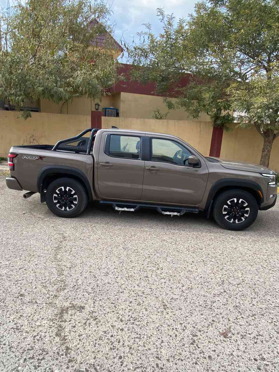 نيسان فرونتر 2023 لون خاكي
*دفع خلفي * مواصفات pro4x ضربتها خفيفة فقط جاملغ سايق و باب بدي بدون ايرباك.. معدلات ع بارد درجة أولى
رادار تحكم مسار نقاط عمية، كشنات كهرباء تدفئة تبريد،تشغيل عن بعد مشاية 24k ميل
سعرها 278$ و بيها مجال
رقم اربيل/سيارة متواجدة كركوك و بعض الأحيان ممكن بغداد.
للتواصل واتساب : ***********
