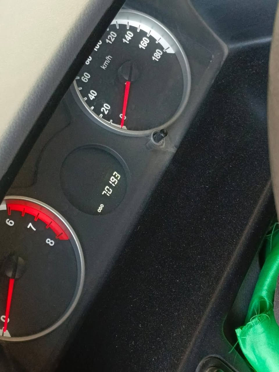 سايبا  23  استلام شركة 
كفاله عامة 
 تخم تاير جديد 
اسبير منازل /ماشيه 70 
 سياره نظيفه 
العنوان بغداد 
 هاتف***********
