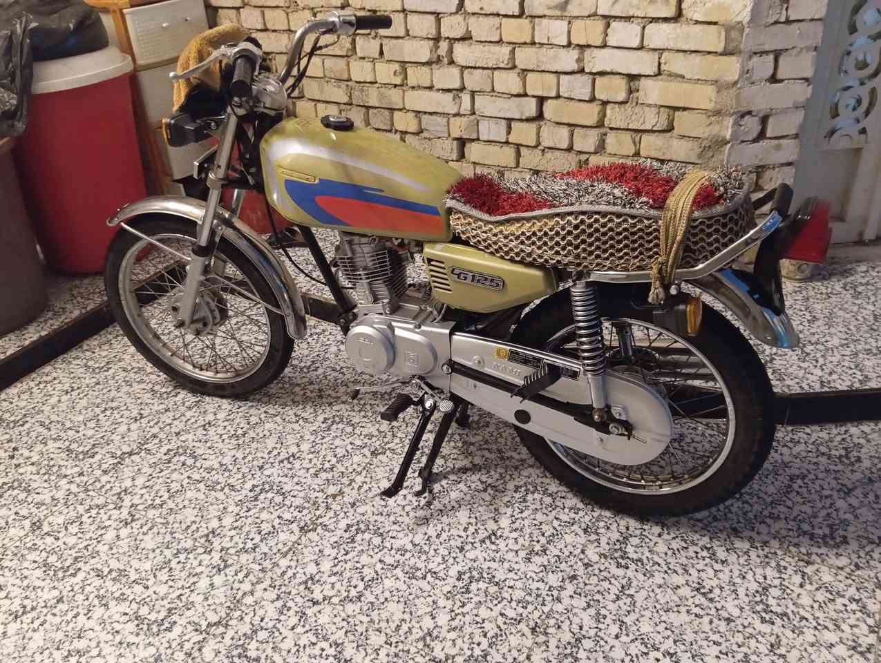 سلام عليكم شباب دراجه للبيع بدون اوراق شراي خابرني رقم الهاتف ***********
