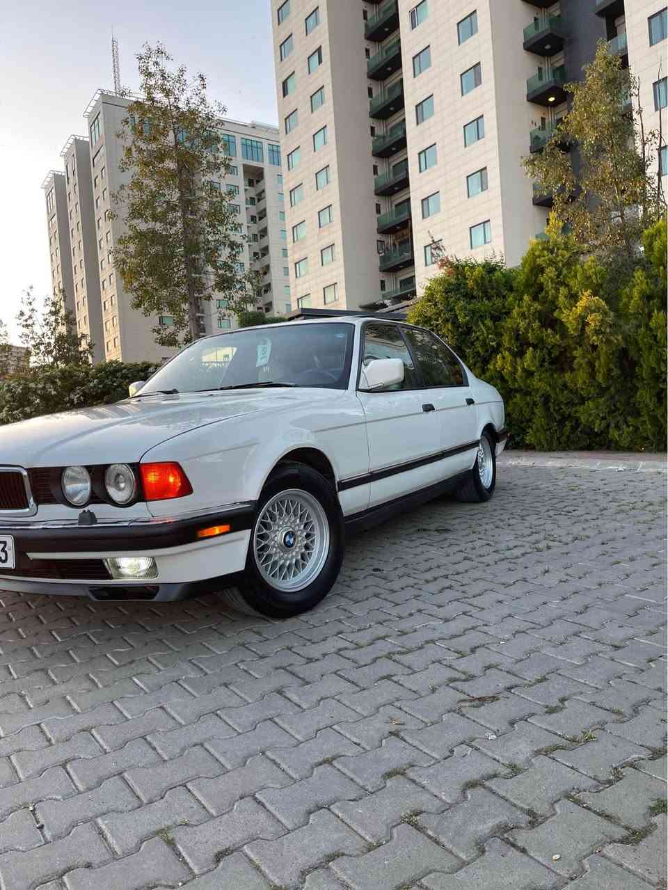 Bmw740i

سلاوی خواتان لێبێ
بیئێم ۷٤٠ گێر عادی
سلایت ٤ جام کارەبا
پێش پان ناو فۆرمیکا 
قفڵ مەرکەزی
بەرگە دەرگاو داشبڵی زۆر جوانە 
سەیارەکە زۆر زۆر  پاکە 
٤ پارچەیەکی بۆیاخە یەک دوو قرچی زۆر بەسیتی هەیە من بەحیزام دەیفرۆشم 
کامل سێرڤس کراوە پلاک و نوزل و مەسفی و کۆیل گۆراوە
هەموو گیانی ئیشەکا 
تەبرید لەسەر سویچ 
گەرمی مەزبوت 
٤ تایەی تازە
دو بەگلایتی تازەو ژێر ڕەقەمی تازەم بۆبەستوە
ساڵۆن ساکەی کامل بۆریە 
بەشەرتی هەموو شێتێ
بای58گەڵا
*********** السليمانية, العراق
