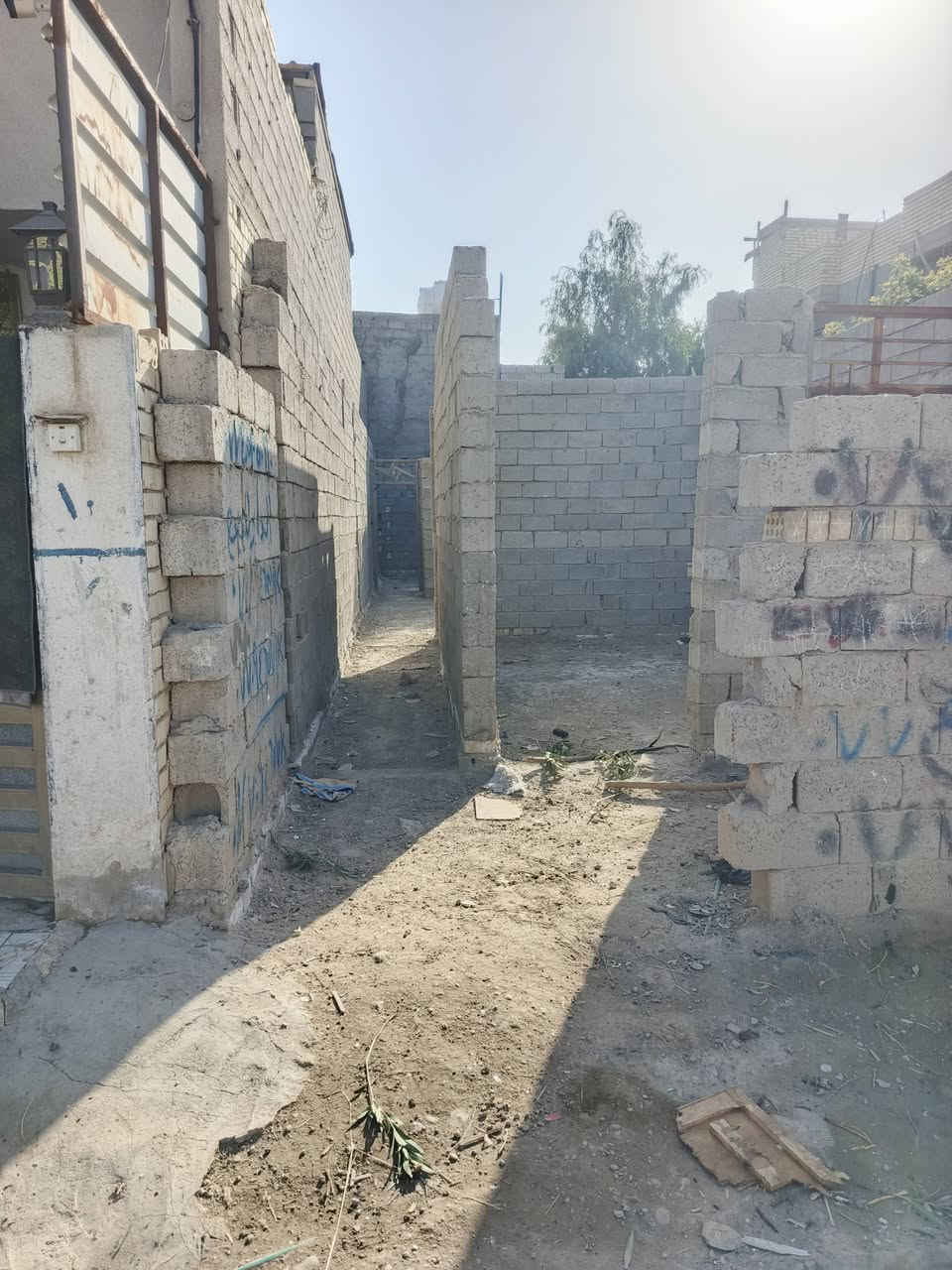 سلام عليكم 👋
🔥🔥السعر 25مليون وبي مجال قليل 🔥🔥
انذار بطابو الشعب 🔥
هيكل للبيع🏡 في السريدات القديمه المربع الثالث على شارع الجزيره 🛑 يصير بضهره البزل وراح ينسد 
زراعي سند25 تحويل ثاني يوم انذار محكمه 🚨
مساحه 100متر📌
واجه 5 متر📏
نزال 20متر📏
ملاحظه 🚨 تريد تحويل او تبقه علا مكاتبه
 صرف🔥
للاستفسار ***********📞
