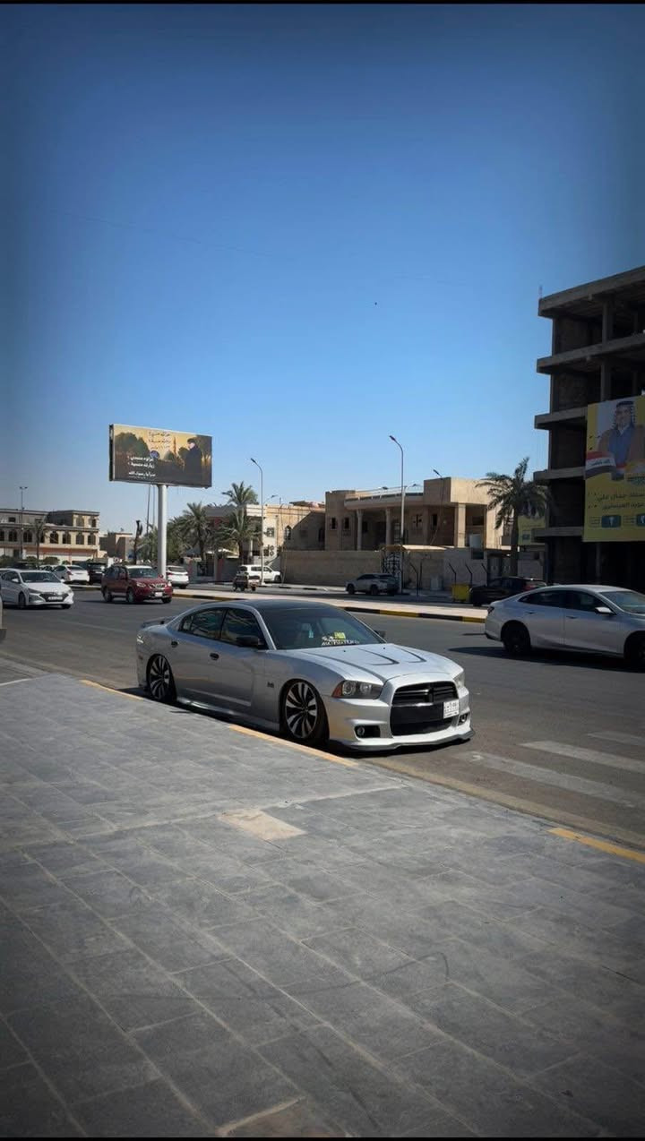 جارجر R/T خليجي وكاله العرصات
فول مواصفات السياره 
مديل 2012 رقم بغداد مشروع وطني(شرط التحويل ) 
الصبغ الي بالسياره خشم الجاملغ(قطعه وحده) والسياره كلها ليبل واحد يعني بدون تبديل ولا قطعه 
وبيها تفاصيل بسيطه بعد
وسياره عليها اهواي سوالف وصرف
١ جوبلس كات باك 1500$
٢ كزوز SRT كامل 600$
٣ شوته K/N  300$
٤ كاج كان 100$
٥ تفريغ + برمجه 200$
٦  دواخل كاربون فايبر + ستيرن كاربون فايبر 500$
٧ عيون شيطان متغير 200
٨ منظومه نار بالكزوز 300$
٩ اناره داخليه دشبول بيبان + دشبول كنتارا 300$
٩ واهم شي عليها مكينه جديده مال مديل 19 قويه ومكفوله مكلفتني اكثر من ٢٠ ورقه
١٠ حداده اماميه + خلفيه كامله على اخر حبايه + تخم تايرات جديد كلهن توني مبدلهن يعني أدامه كامله 
١١ ولف حماوه ريسنك+ بلكات ريسنك ٣٠٠$
وباقي سوالف بسيطه من لحايه وغيرها واضحه بالصور
والسياره كامله مكمله مايحتاج تصرف عليها ربع دينار حتى جوبلسات توني مبدلهن جدد + بعدهن داخل الضمان . 
دهن كله اصلي وقبل كم يوم بدلته والبانزين ما شامه غير المحسن والسوبر
والسياره قبل اسبوع طلعتها من المركز بوليش وحمام
سعر ١٧٣ وبي مجال
تفاصيل على رقم فقط
*********** البصرة, العراق
