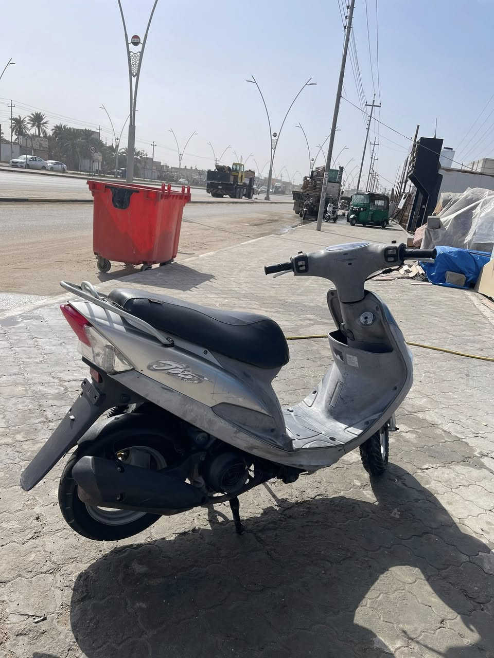 السلام عليكم دراجه ماكس قجمه دراجه صارلها سبوع من نازله من الرمبه دراجه ماشالله كلها بلاد شلعه معدل وكلشي شغال سلف هندر كهربائيات عينه لايت مصطاب ودراجه كلها ختم واحد ويا لمكينه دراجه نضيفه مال جناي مكان البصره  ***********
