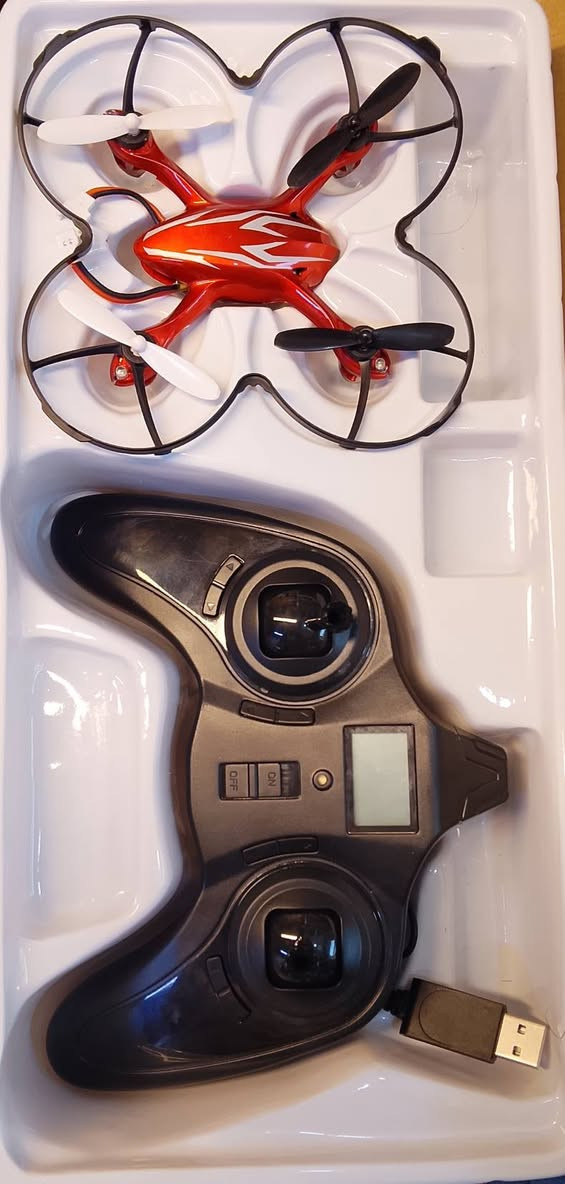 هذه طائرة درون Hubsan X4 H107C ذات الأربع قنوات بتردد 2.4 جيجاهرتز ومزودة بكاميرا لتسجيل الفيديو.تأتي الطائرة بنظام تحكم طيران متطور 
السعر 25 الف


**إذا كنت صاحب هذا الإعلان وتريد حذفه لأي سبب، رجاءا أرسل رسالة إلى الدعم الفني**