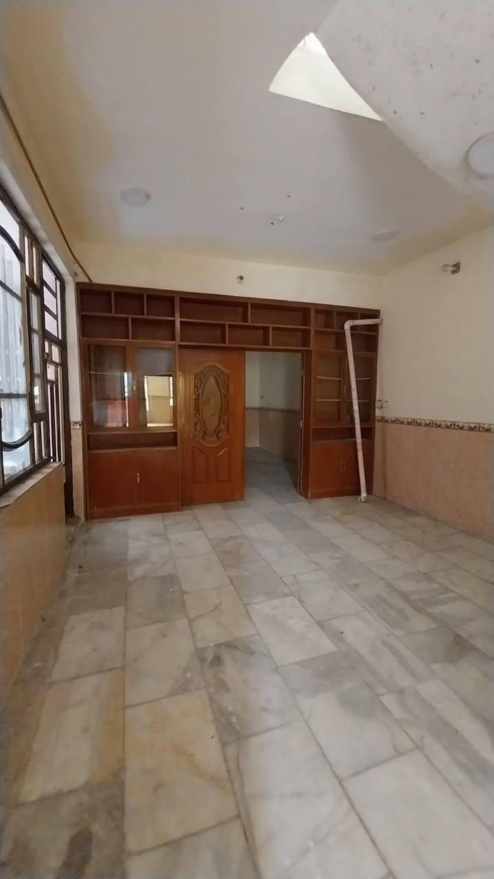 بيت للبيع في المحمودية حي العدالة قرب خلف محكمة المحمودية مساحة ١٣٣ متر يحتوي على استقبال ومطبخ وصالة داخلية ٣ غرف نوم وصحيات يحتوي على كافة الخدمات لإستفسار السعر ١٨٥ مليون
للإستفسار  الاتصال على الرقم 
*********** يحتوي على واتساب
