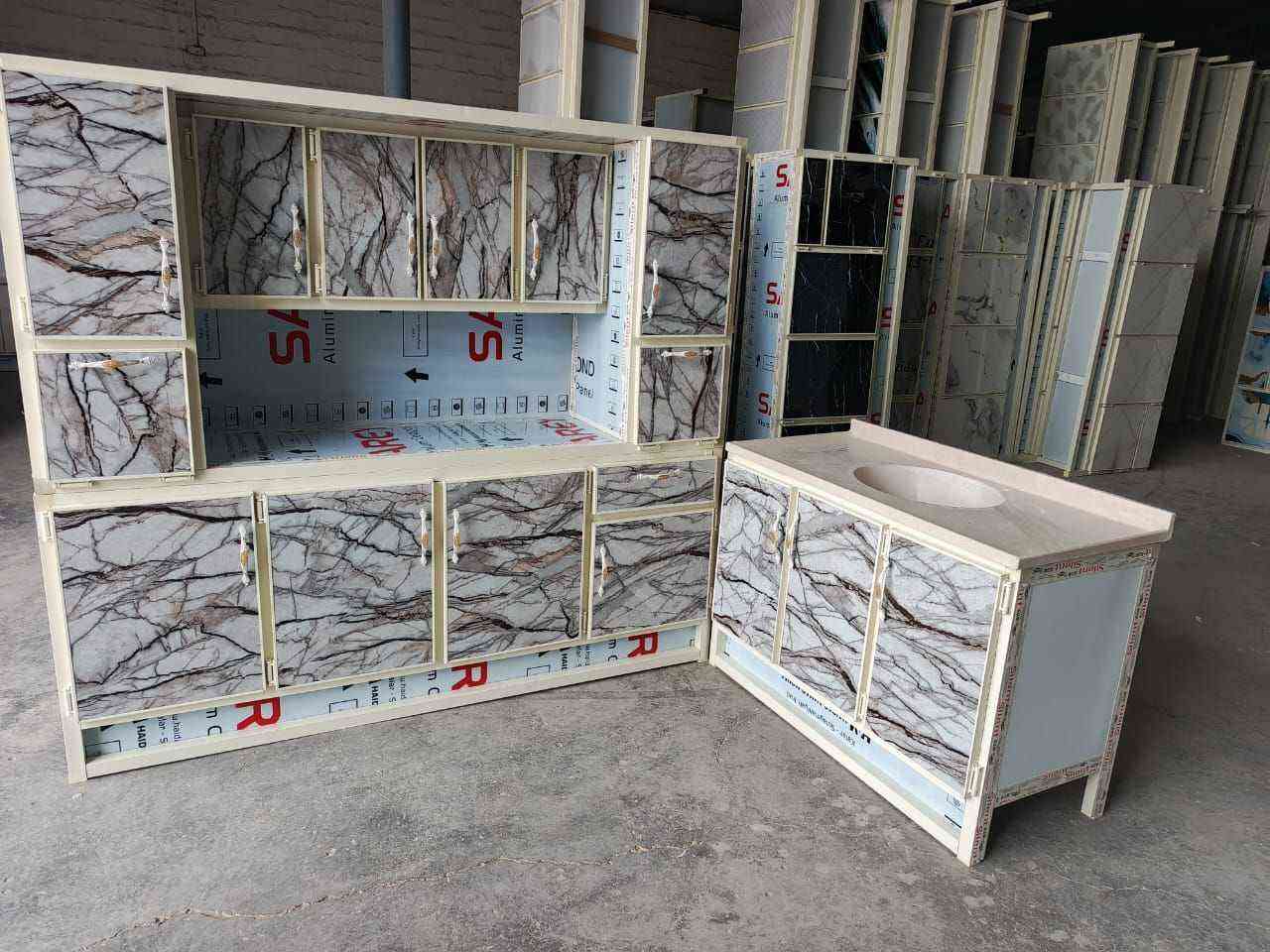 كاونتر مترين. أرضي. مترين. ملحق .  مع سنك مرمر متر و 20 سم. 

سقف الارضي ع طوله مقوى بالخشب. ☝️☝️☝️

السعر 340👍

متوفر توصيل بغداد والمحافظات 🚀🚀
للحجز مراسله الصفحه 
او عبرالواتساب *********** بغداد, العراق
