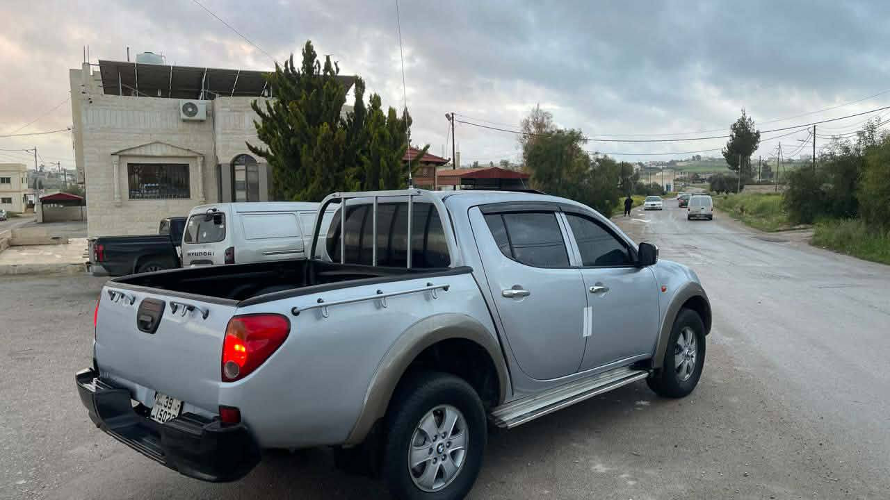 ☎️٠٧٧٢٠٦١٨٤٥
ميتسوبيشي L200 موديل ٢٠١١ فحص كامل 7 جيد  وصيانة الشركة بحالة الوكالة للبيع
محرك 2500 cc تيربو ديزل قوي واقتصادي جداً 
جير عادي 5 غيار
نظام دفع رباعي 4X4 
ترخيص لغاية ٧/١/٢٠٢٦
سعر٧٦٠٠
مرايا كهرباء
كشافات
زجاج كهرباء
AUX , USB
سنتر
مكيف حامي بارد
ومزيد من الإضافات المميزة...


**إذا كنت صاحب هذا الإعلان وتريد حذفه لأي سبب، رجاءا أرسل رسالة إلى الدعم الفني**