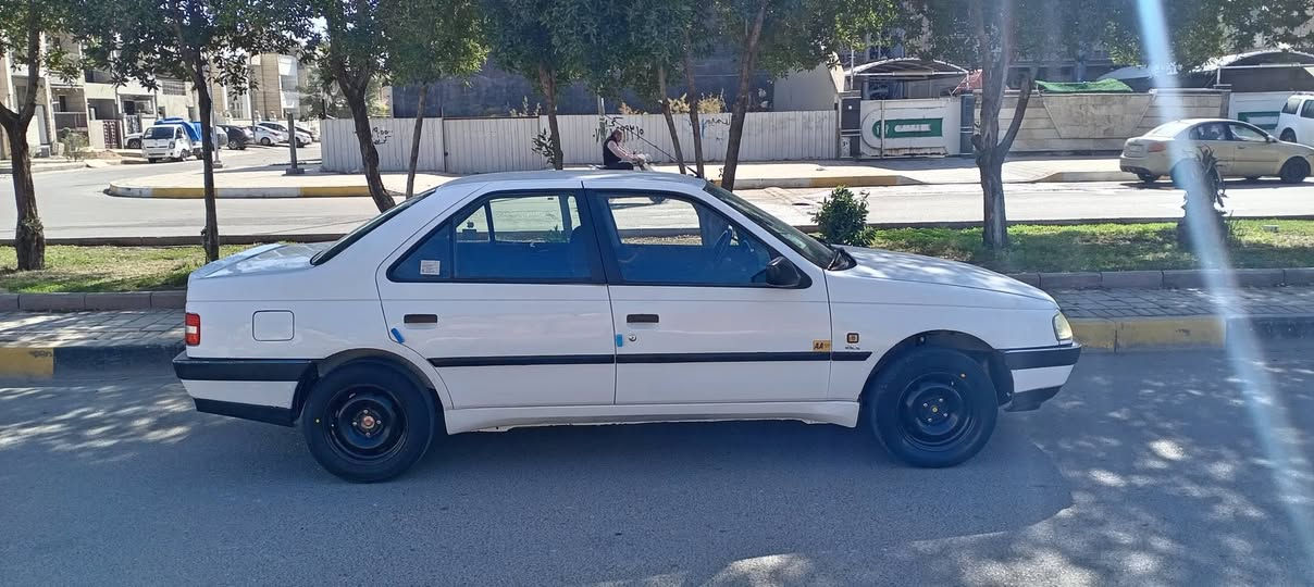 للبيع بيجو 405 موديل ٢٠١١ خصوصي ابيض رقم بغداد انكليزي بسمي شخصيأ مصفره غرامه كلشي ماعليها سياره  بلادي تبريد ثلج وشغال دواخل سياره بلاد شركه كشنات بلاديه وحتى كاعيات بلاديه شركه سياره حلوه ونضيفه ومال بيت ماتعبانه بشارع سعرها ٤١ ورقه وبيها مجال للطيبين وكل هلا مكاني بغداد حي جميله *********** واتساب ابو حيدر
