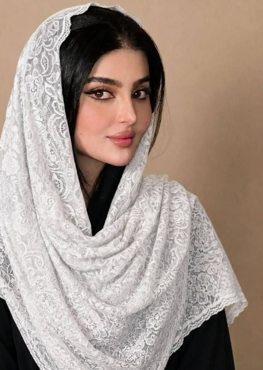 ✨ وصل شال الذكاء الاصطناعي الترند ✨
🧵 خيط بريسم وقماش تول فاخر
💎 نعومة ولمعة راقية جدآ 
🎀 تصميم أنيق وموديل عصري
🌈 ألوان مميزة تتناسب مع كل الإطلالات😍
قياس الشال / الطول مترين والعرض 70 سم ✔️
#الاصلي الكويتي البريسم 💯 
🚘 يوجد خدمة توصيل لجميع محافظات العراق ٤ الاف 🚘


**إذا كنت صاحب هذا الإعلان وتريد حذفه لأي سبب، رجاءا أرسل رسالة إلى الدعم الفني**