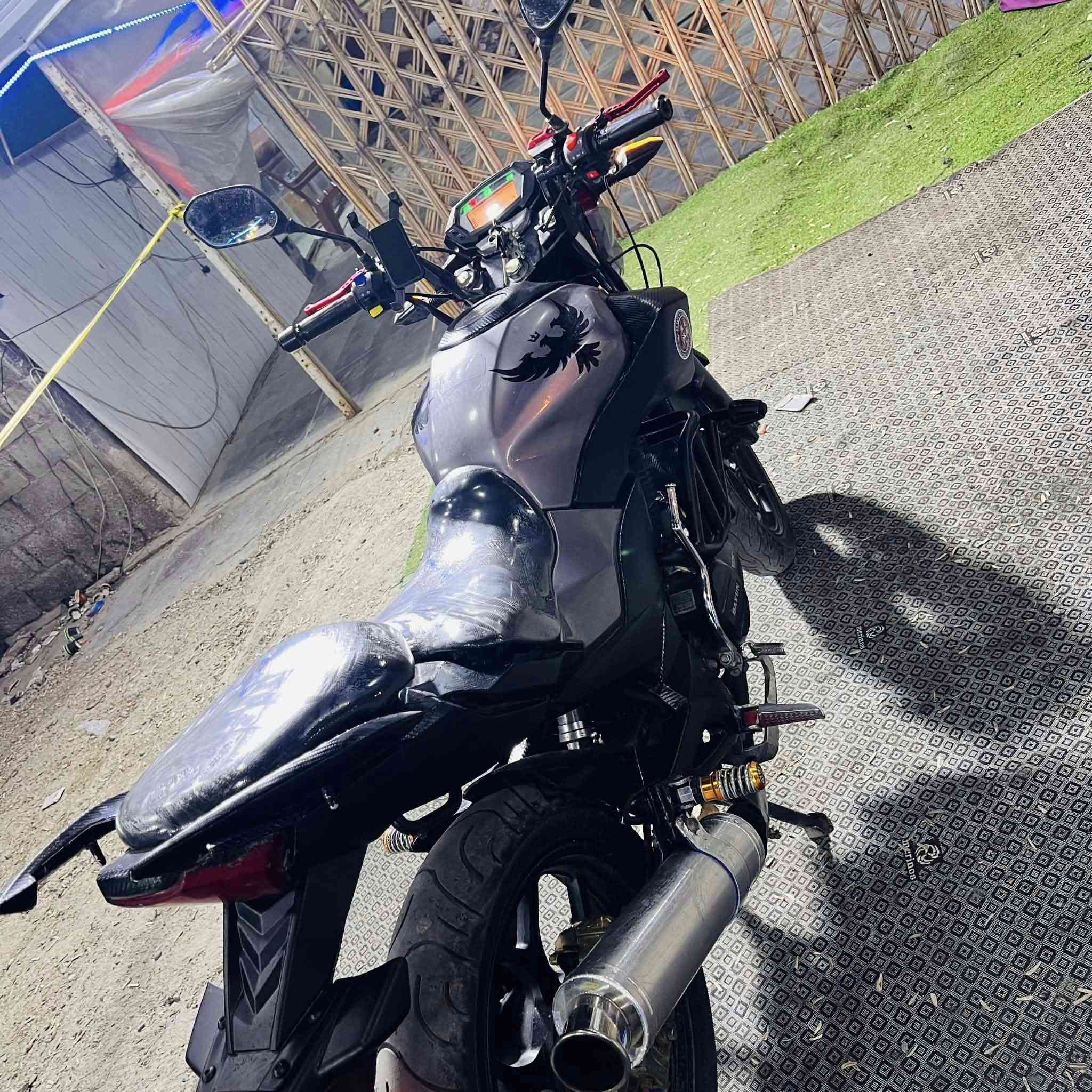 سلام عليكم 
من رخصت صاحب لگروب 
دراجه دايون خفاش بطح نضيف كلش 
مكينه 150برغيي ما مفتوح تجي تشوفه كدامك 
دراجه مكمرك مديل 2020دراجه ما موكفتني بشارع 
ودراجه عوزه بس ترقيم سعر 1300
وقابلل للمراوس معه لفرق 
مكانييي بغداد الحسينه رقمي ***********
