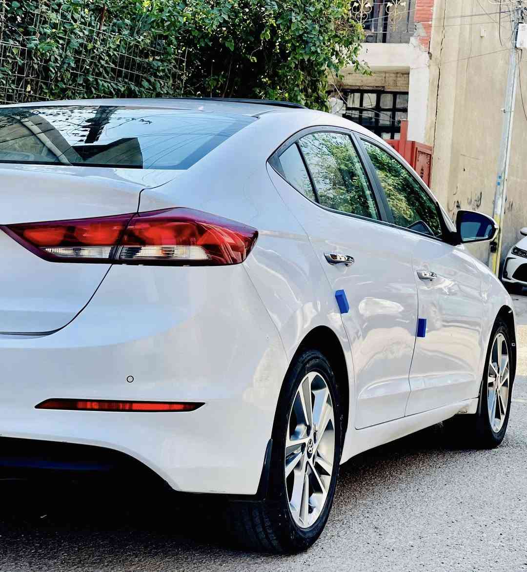 السلام عليكم 
النترا موديل ٢٠١٨ سوبر خليجي 
فول مواصفات عدا البصمة
بدون صبغ فقط جاملغ خلفي اثر طخة بسيطة
كير مكينه خير من الله مكفولات من الفتح
ماشية ١١٩ كم
مكينة ٢٠٠٠ دوش
بصمة
فتحة سقف
ثلاث وضعيات قيادة
تحكم ستيرن
لد نهاري
شاشة
كامرة
تخم تاير باتري جديد
تبريد
سيارة حلوة وخير من الله
مابيه اي نقص
السعر ١٤٤ $ وبيهة شي بسيط
بغداد السيدية
***********
