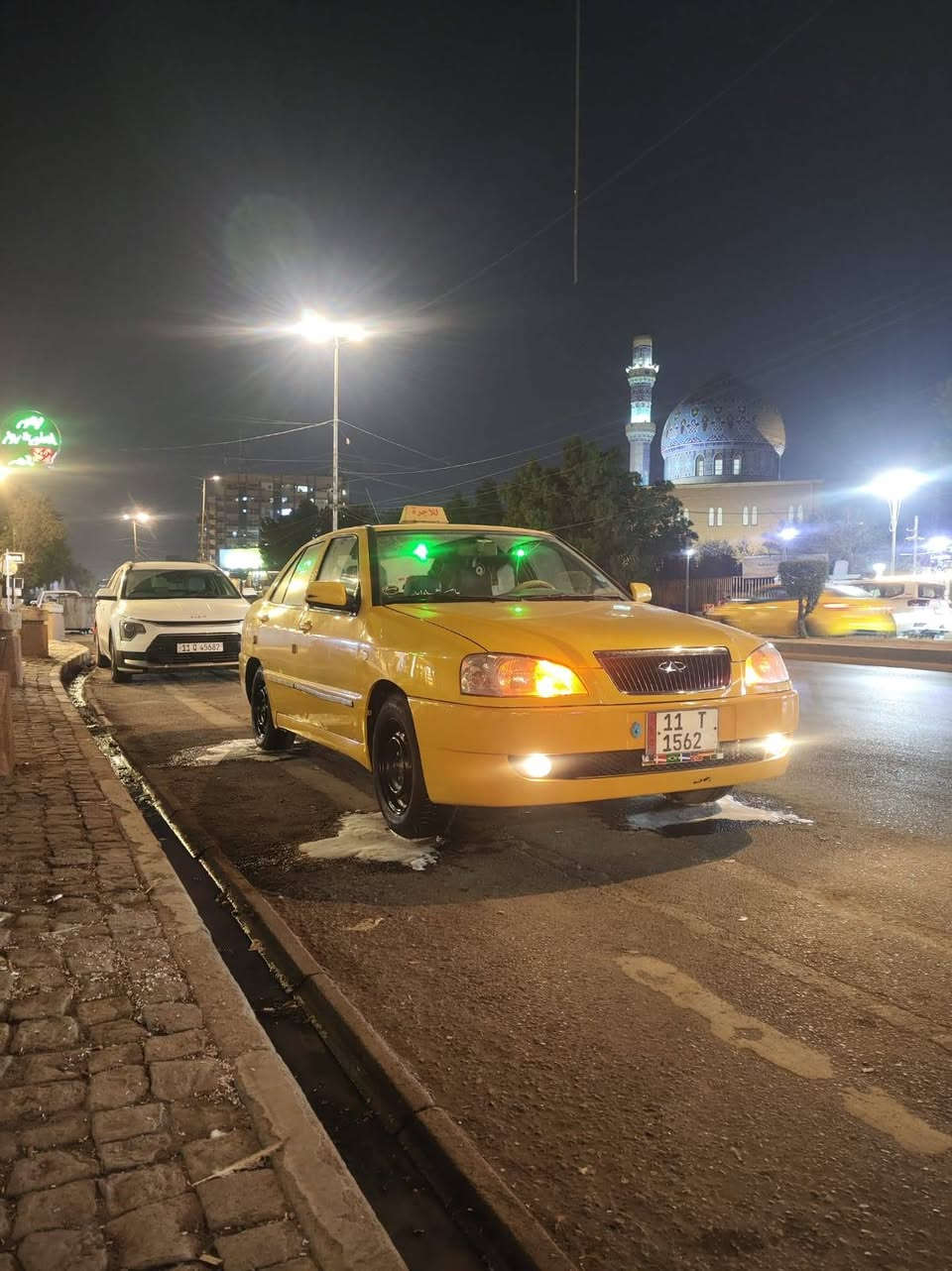 سلام عليكم شيري كوين ٢٠٠٩ كفاله من الصبغ والمعجون والتبديل السياره ليبل واحد ماشية ١٧٨الف حقيقي تخم تاير باتري جديد تبريد تدفئه شغاله رقم جديد هزه ما ساقطه صفر هيئة غرامات مكان السياره بغداد البياع السعر ٢٨ وبيها مجال ***********
