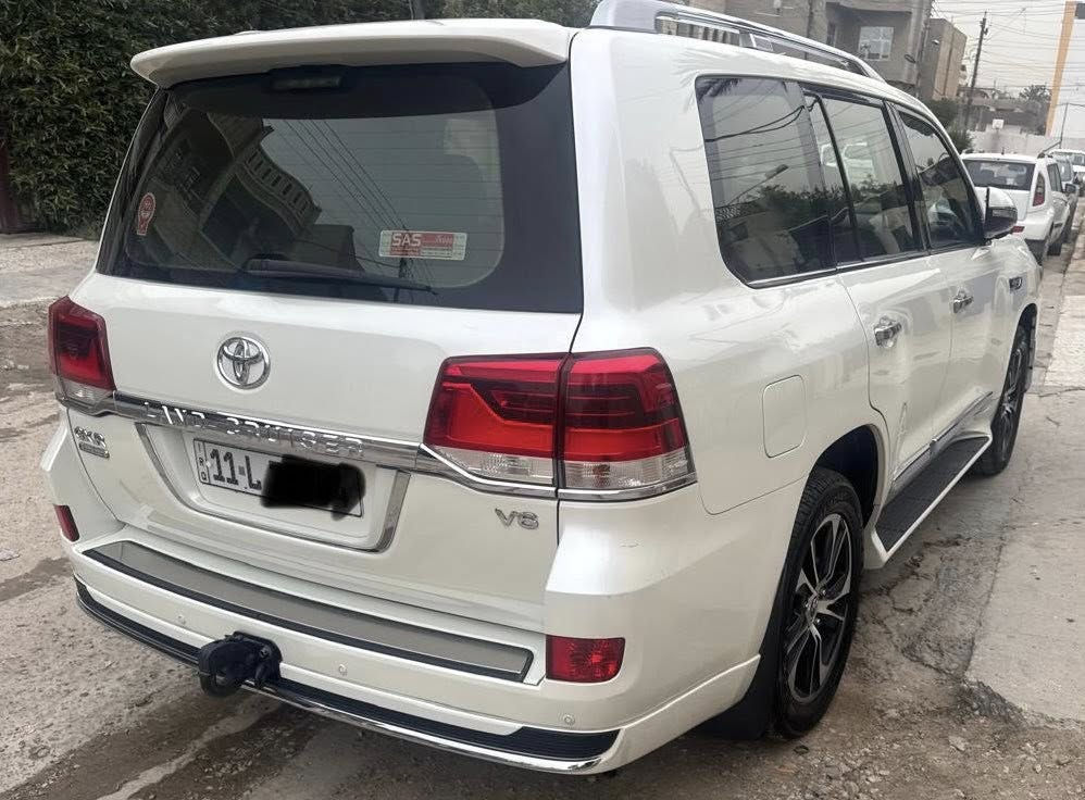 لاندكروز 2021
للبيع او مراوس بحريني فول مواصفات 
خليجي مكفول 
من كلشي 
كشنات جلد فتحه 
ثلاث قطع تبريد صندوق كهرباء كاميرا خلفيه شاشه ابل كار بلي بلوتوث واي فاي خزن ميموري 
مري جانبيه كهرباء فورويل مودات قيادة ثلاجة 
لايتات زنون ليد نهاري 
كراند تورنك شاشه ليزريه 
رقم بغداد 
السيارة جداً نظيفه 
محرك 6 سلندر 4000 

مكان السيارة بغداد ***********
