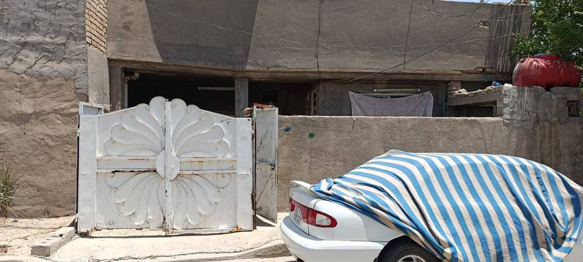 السلام عليكم قرب البيع بحي شهداء قرب شارع العام مساحه 140 رقم ***********/***********
