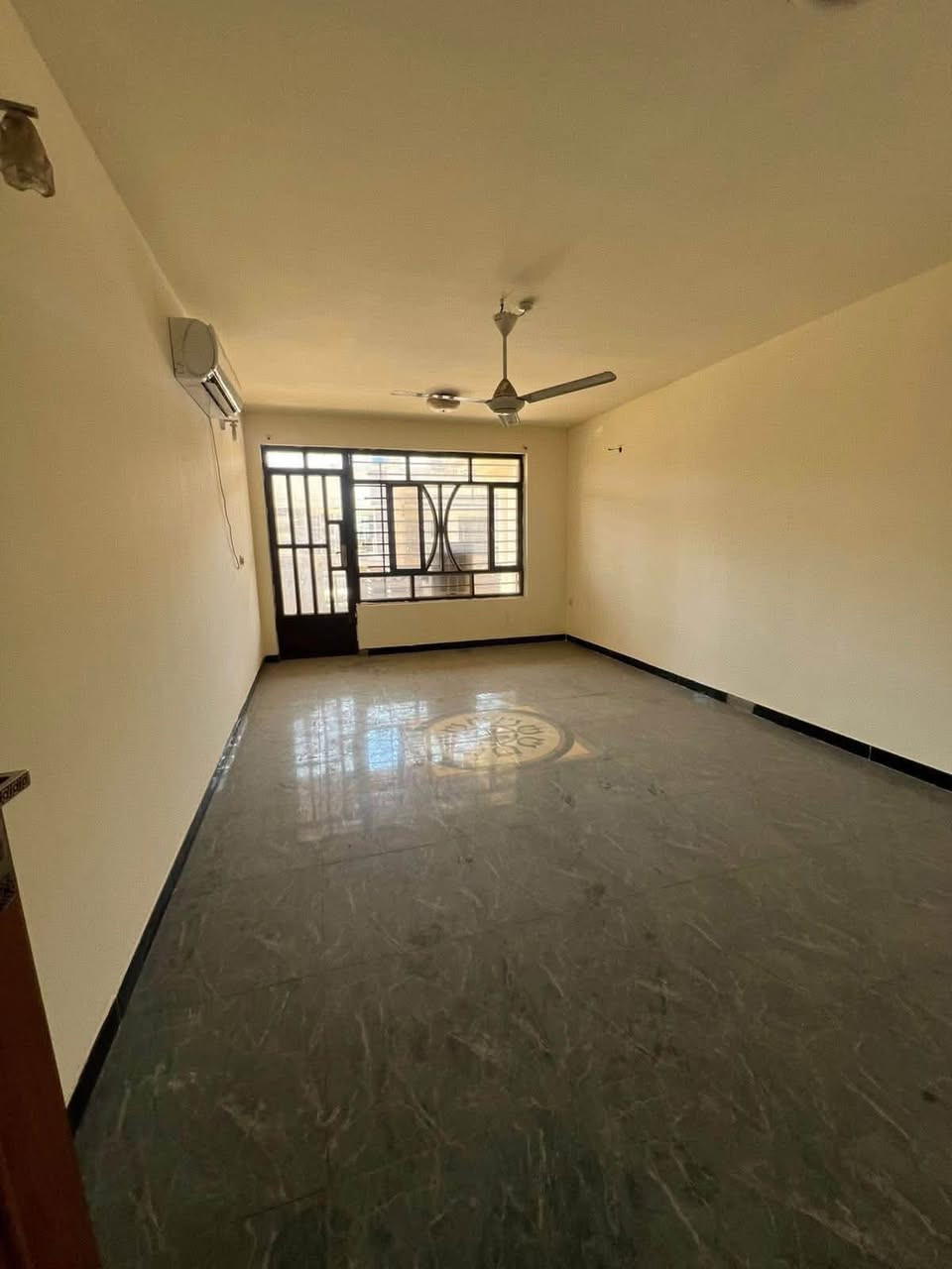 �✨ فرصة مميزة للإيجار في السيدية – موقع راقٍ ✨🏡
إذا تبحث عن الراحة والفخامة بموقع حيوي، هذا البيت خيارك المثالي 👌

مكتب عبدالله الرفيعي

🔶 المساحة: 150 متر

🔶 الموقع: شارع الخيزران

💎 مواصفات راقية وتشطيب حديث:

▪️ كاونتر تركي درجة أولى

▪️ عدد 4 سبالت (تبريد متكامل)

🏠 تفاصيل العقار:

✔️ مدخلين لراحة أكبر

✔️ كراج خاص

✔️ 3 غرف نوم مريحة

✔️ صالة واسعة

✔️ مطبخ حديث

✔️ عدد 2 حمام (خدمات)

💰 الإيجار: مليون وربع 

📍 بيت مثالي للعوائل الباحثة عن موقع هادئ وخدمات متكاملة

للاسـتفسـار الاتـصال علـى الارقـام التـاليه  او زيـاره مكـتب عبدالله الرفيـعي السيـديه_شارع الضـباط_ مقابل مجـمع لحـوم جويـلي 

#مكتب-عبدالله-الرفيعي

***********

‏‭***********‬

‏‭+964 770 712 2380‬

━━━━━━━━━━━━━━━

#بيت #عقارات #منزل #بيع #وساطة_عقارية

#شركة #سيدية #بغداد #عراق

#عقارات_السيدية

#عقارات_الكرخ #ايجار_تجاري

#بنايات_سكنية

#عقارات_القادسية #عقارات_اليرموك #عقارات_المنصور

#عقارات_الحارثية #عقارات_الكاظمية #عقارات_الاعظمية

#عقارات_العطيفية #عقارات_حي_الجامعة
