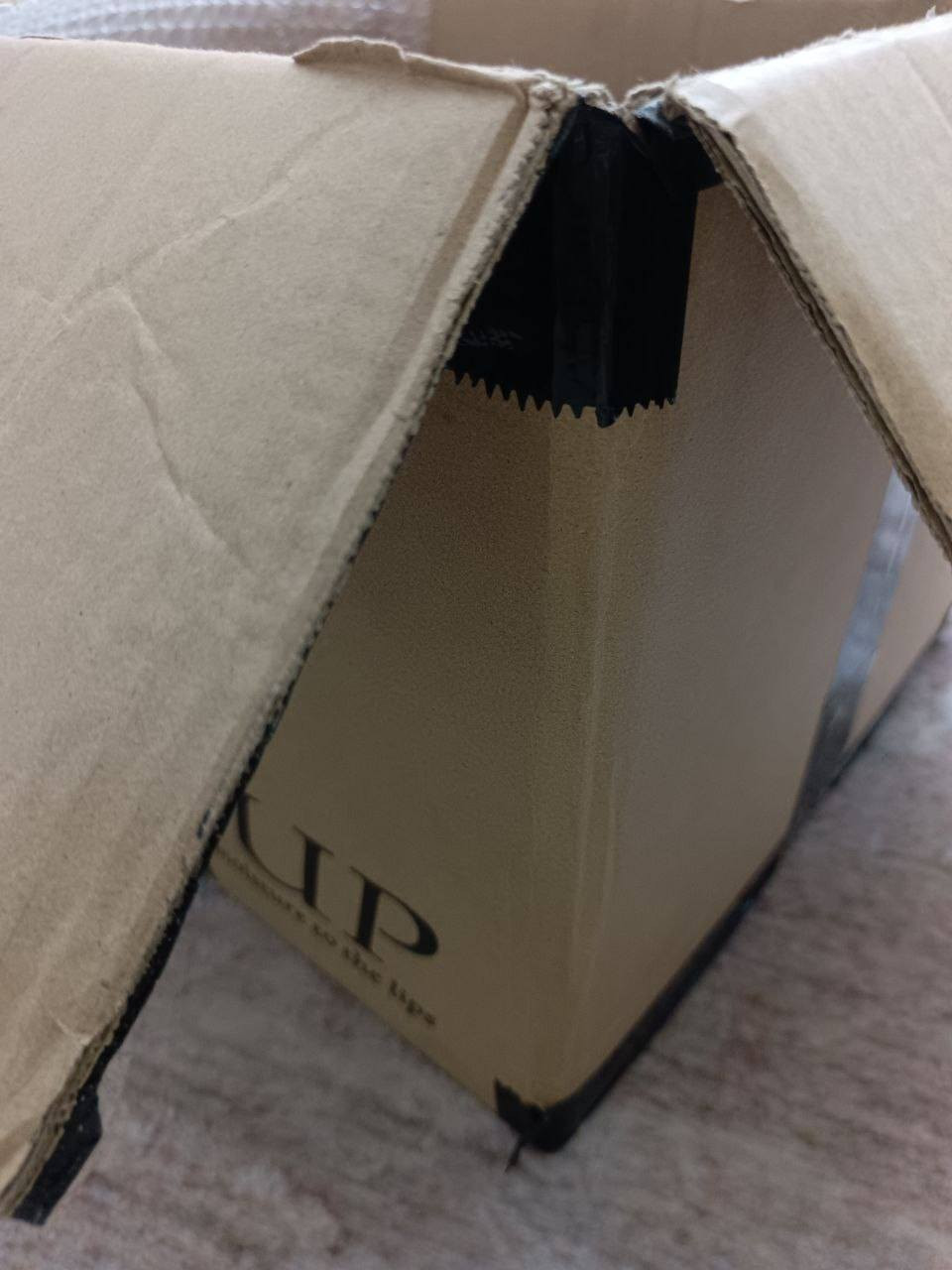 عرض على اخر كارتونة مكياج اصلي
الكارتونة بيها اكثر من 200 قطعة 
سعر الكارتونة 100 الف و التوصيل مجاني
لحجز الكارتونة ***********
