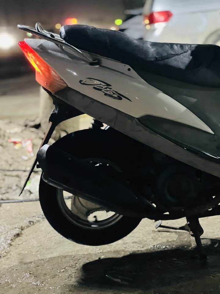 السلام عليكم                                 السعر ((525 )) وبيها مجال بسيط 
((***********)) 
ماكس منغولي موديل 2007     ((مكان الدراجه  حله شارع 80 ))
الدراجه مكفوله من الطول لطول مكينه برغي مامفتوح بيها مكينه بلاد 49 
 زوج تاير جدد  كهربائيات كلها شغاله الدراجه طالعه بشهر 7 يعني تقريبا صارلها 5 اشهر
