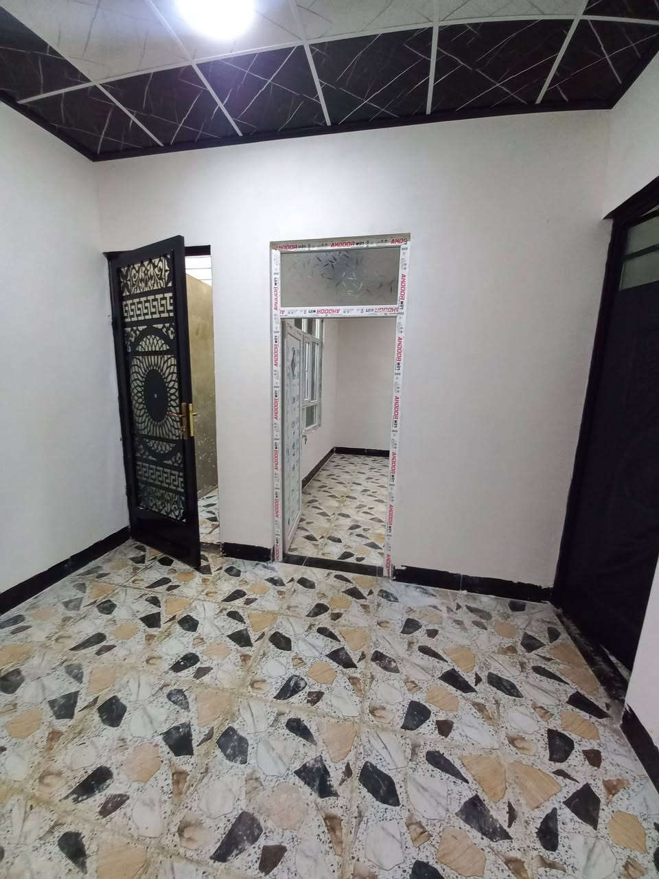 بيت للبيع العنوان القوسيات قرب المدرسه الصينيه المساحه ١٠٠متر تسليم فوري
خدمات كامل ماء كهرباء تبليط سعرمناسب جدآ الاستفسار على الرقم ***********
***********
