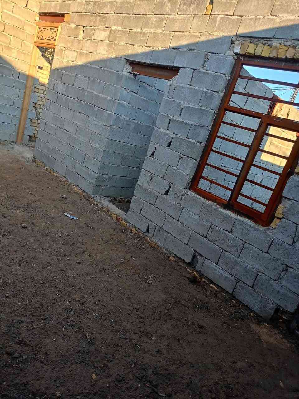 ‬‏ بيت لبيع زراعي يتكون من غرفتين وصاله ومطبخ وصحيات الحمد يم نزلت شيخ بيت مامسكوف هيكل 150متر *********** تصلو عله رقم
