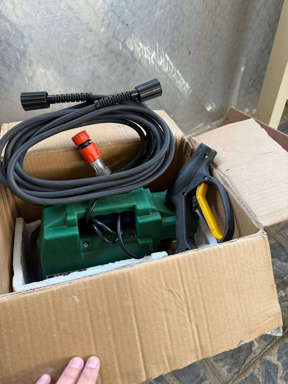 السلام عليكم فارة غسل للبيع جديدة غراضها كامله مع صوندة إضافية الألماني الأصلي يوجد توصيل سعر 65 
***********
