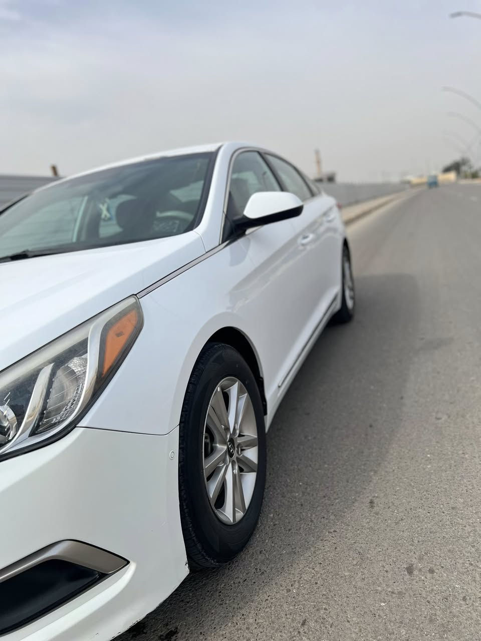 السلام عليكم سوناتا 16 بغداد ابيض صدفي السياره حلوه و كاعده حادثها خلفي بارد بل جاملغ الخلفي جهه الصدر  فقط لا دواخل ولا ايرباك كله مكفول بيها تقشير بل صندوك و بدايه القماره ضارب فوكاهن فابلون محرك 2400 لا تنقيص ولا تبخير السياره مواصفات العاديه تعتبر شاشه جبيره و كامره خلفيه دواره تحكمات ستيرن و مثبت سرعه حساس اطارات سعرها 127 وبيها مجال تجي تفحص و تقتنع و تدلل مكانها الانبار الرمادي رقم التلفون ***********
