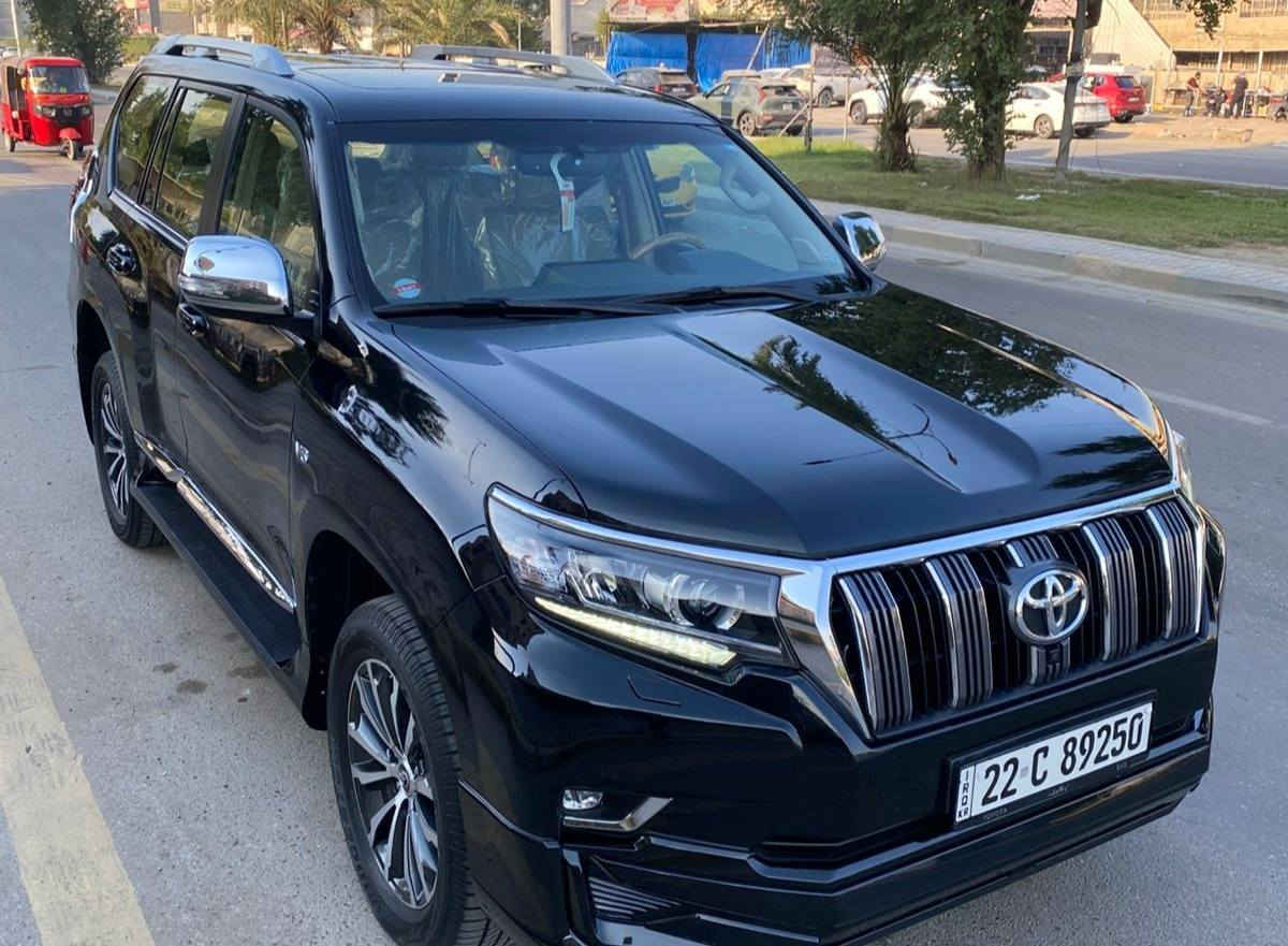 برادو 2023 مواصفات VX باب اول فول 1/1 
ضمان شركة ساز تويوتا العراق 
السيارة رقم اربيل باسم شركة ساز شرط التحويل سنوية نافذة 2028 
السيارة جديدة ماشية 33000كم حقيقي ومسجلة بالشركة وكل صيانتها بالشركة من الزيرو لحد الان ووين ميعجبك افحص
السيارة كفالة عامة من الصبغ والفتح والتبديل والبارد والحالوب وكير ومكينة وكلشي كفالة
فول مواصفات 1/1
بصمة وتشغيل عن بعد كراسي كهرباء وتبريد كشنات اربع كاميرات ستيرن كهرباء شفتات كير بالستيرن دبل ماوس  مري شفط دوسات ضوئية كراسي الخلفية كهرباء داخل صاج مراة وسطية عاكسة للضوء انارة داخلية محيطية حساس تاير وباقي المواصفات المعروفة
غراضها كاملة وياها كتلوكات ودفتر الضمان وعدة وطفاية وارضيات اصلية وبصمة ثانية 
مكان السيارة بغداد 

تليفون ***********
