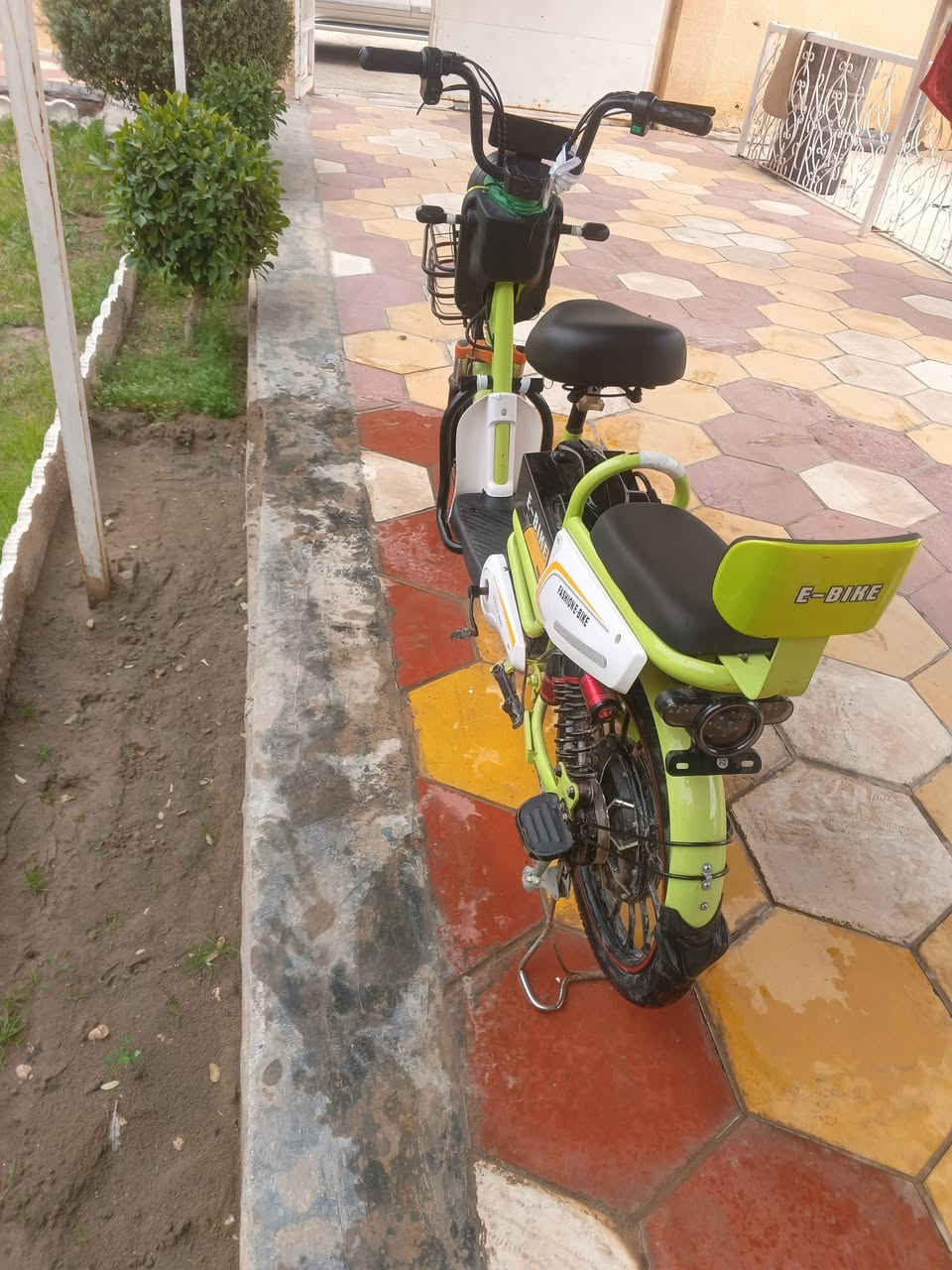 بايسكل شحن للبيع مابي اي ضرر السعر 350
وبي مجال  للاستفسار الاتصال ع رقم ***********
