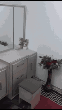 سلام عليكم غرفت نوم للبيع تفاصيل داخل الفيديو للتواصل واتساب ***********
