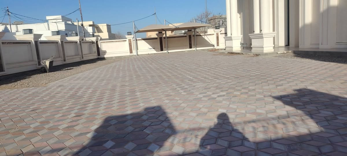 السلام عليكم كادر بناء وتسليح حديد وفرش حجر وتصعيد بلوك فرش التراب وتأسيس مجاري ونجاره وصب وحدل وتطبيق رصفه خابر *********** وبسعر مناسب
