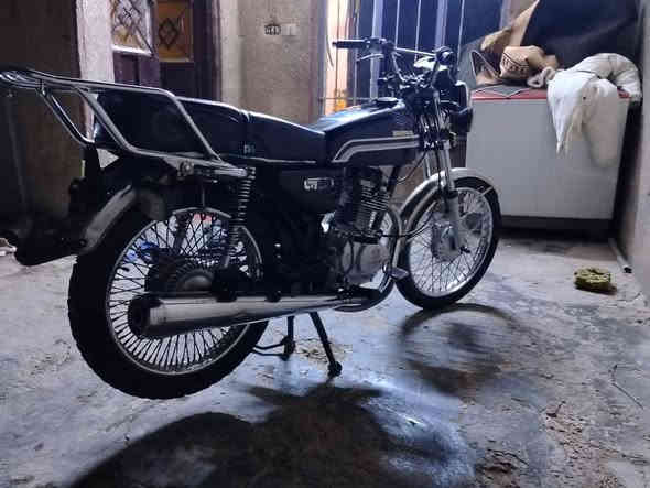 سلام عليكم دراجه 4گير تايجر موديل 21 نضيفه محرك ما مفتوح اصولي ما مصبوغه وارواقه كامله سعر 400 الف لتواصل مراسلت لصفحه او اتصال بالرقم ***********
