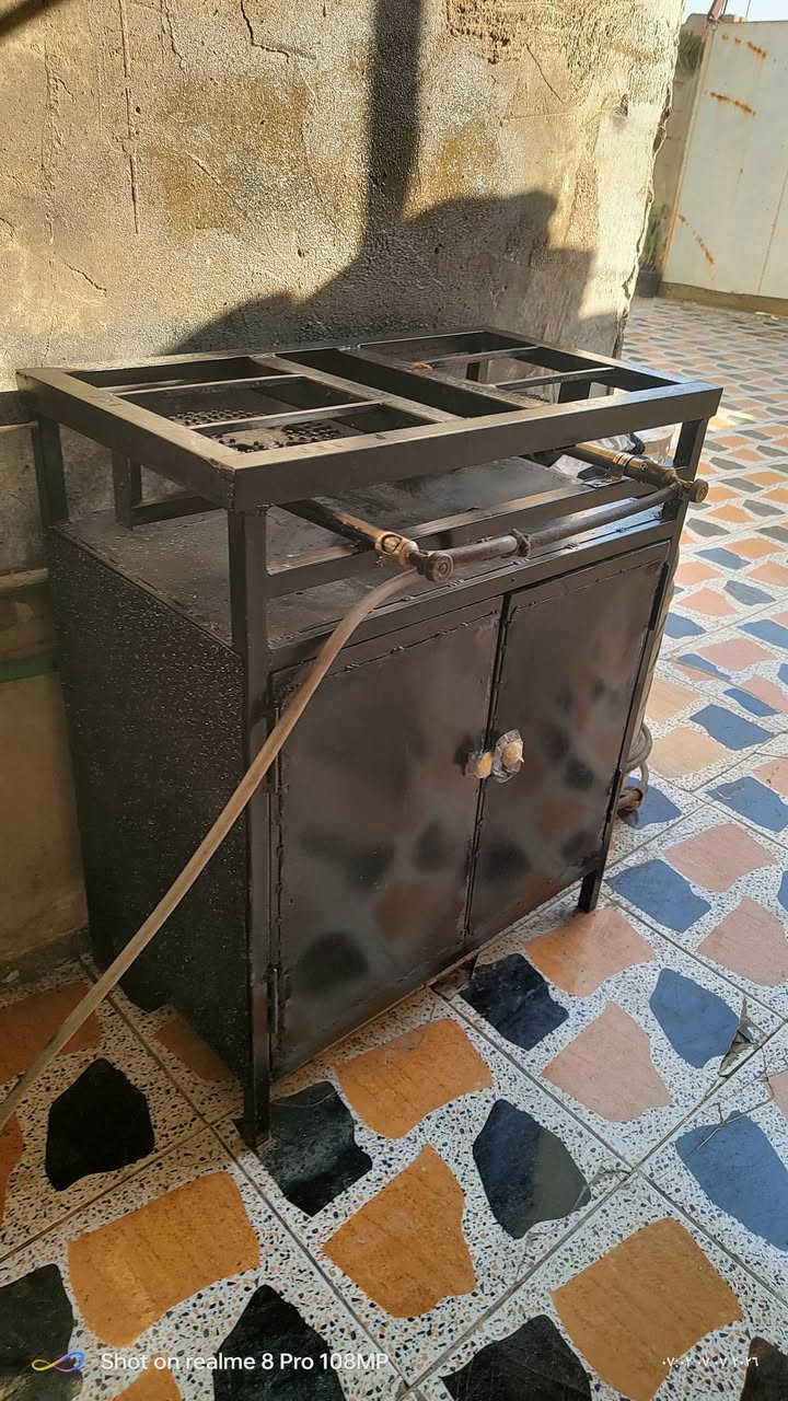 عمل طباخات بكافه الاحجام. ..
تتوفر حداده بدقه لعمل طباخات بمختلف القياسات والتصاميم...
وكذلك يتوفر عمل اميازه للمواكب وغير ذلك ...
...

للاستفسار 
***********@
