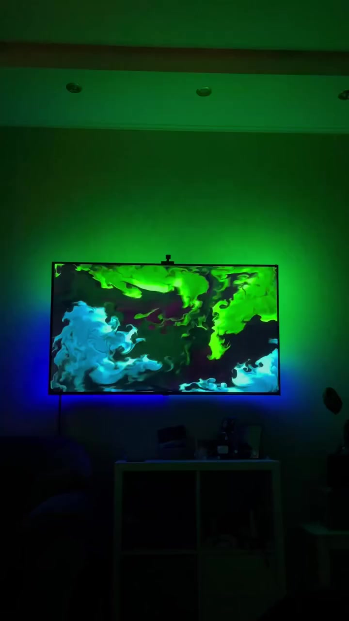 💥توفر من جديد✨
Govee DreamView Backlight T1 (55-65)
نظام Govee DreamView T1 هو شريط إضاءة LED ذكي 
مصمم خصيصاً للتلفزيونات بحجم 55-65 بوصة، ويعمل بتقنية متطورة لمزامنة الإضاءة خلف الشاشة مع الألوان المعروضة عليها في الوقت الفعلي. 

تقنية RGBIC: تتيح عرض ألوان متعددة ومختلفة على شريط واحد في نفس الوقت، مما يخلق تأثيراً انسيابياً ومتدرجاً.
التحكم الذكي: يدعم التحكم الصغير عبر تطبيقات الجوال (Govee Home) والأوامر الصوتية من خلال Alexa وGoogle Assistant.
أوضاع متعددة: يتضمن 12 وضعاً للمشاهد المختلفة، بالإضافة إلى وضع الموسيقى الذي يجعل الإضاءة تتفاعل مع صوت الأفلام أو الألعاب بفضل الميكروفون المدمج. 

المواصفات الفنية (H6199)
طول الشريط: 3.8 متر مقسم إلى 4 قطع لتغطية جميع جوانب التلفزيون.
كثافة الإضاءة: يحتوي على 30 مصباح LED لكل متر.
التوافق: يعمل مع شبكات Wi-Fi بتردد 2.4GHz والبلوتوث.
التركيب: يتميز بسهولة التركيب عبر لاصق قوي ومشابك تثبيت مرفقة.


**إذا كنت صاحب هذا الإعلان وتريد حذفه لأي سبب، رجاءا أرسل رسالة إلى الدعم الفني**