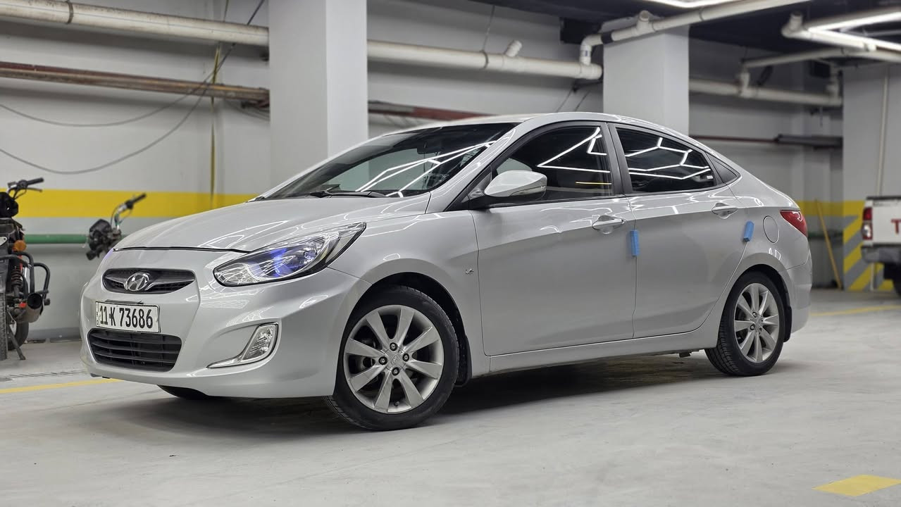 اكسنت موديل 2013
رقم بغداد بأسمي 
سيارة كلش حلوة 
بيها صبغ قبق صندوق بدون ضربه 
مكاني نجف 
للأتصال (***********)
