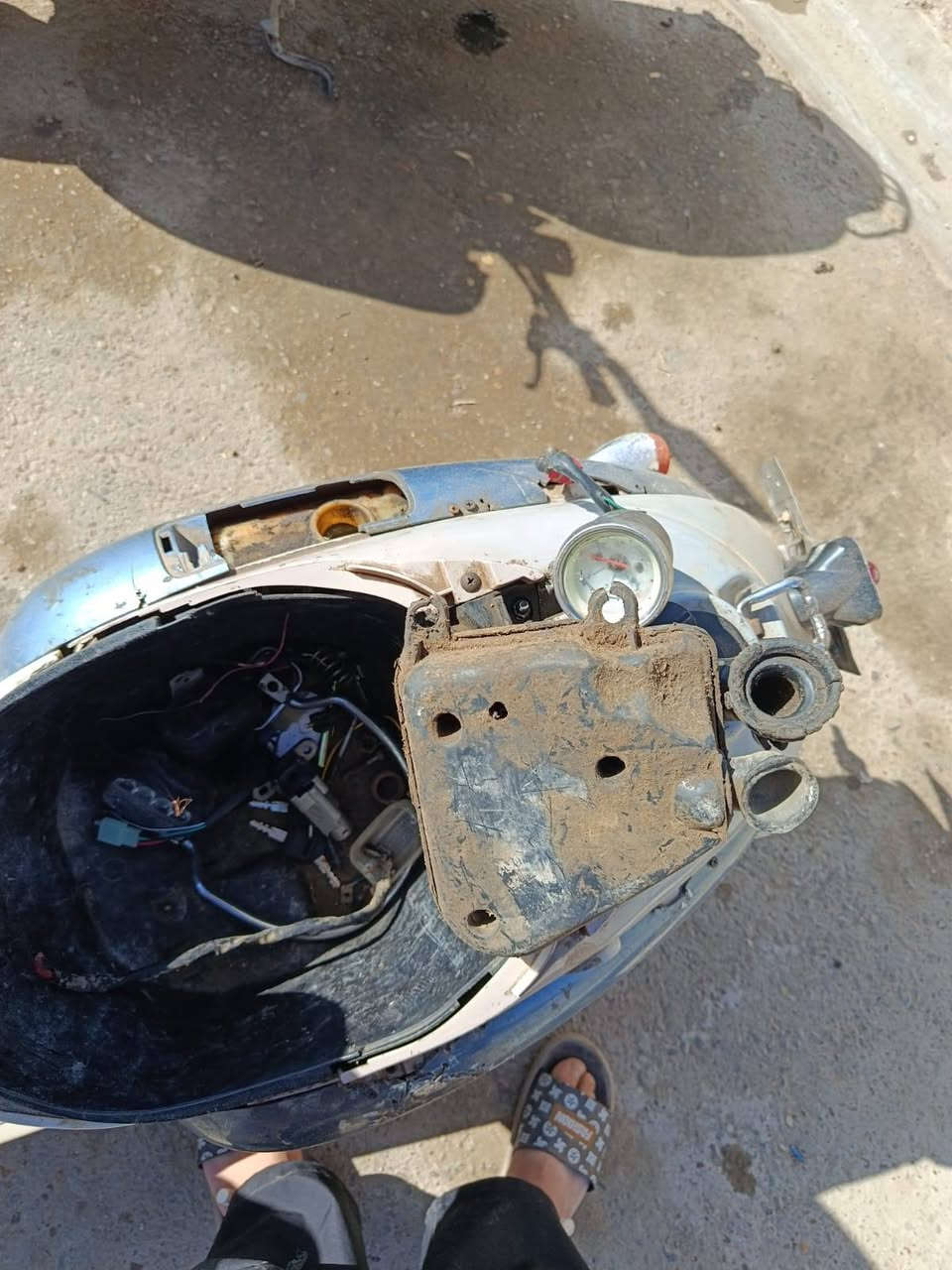 السلام عليكم دراجه عبد حليم دراجه نضيفه كله شغال بس نقص باتري باقي كله شغال مابيه شي لا صوت بل اكسل سعر 150 وبيه مجال بسيط حت جيه مكاني بغداد بوب لشام راقم ***********
