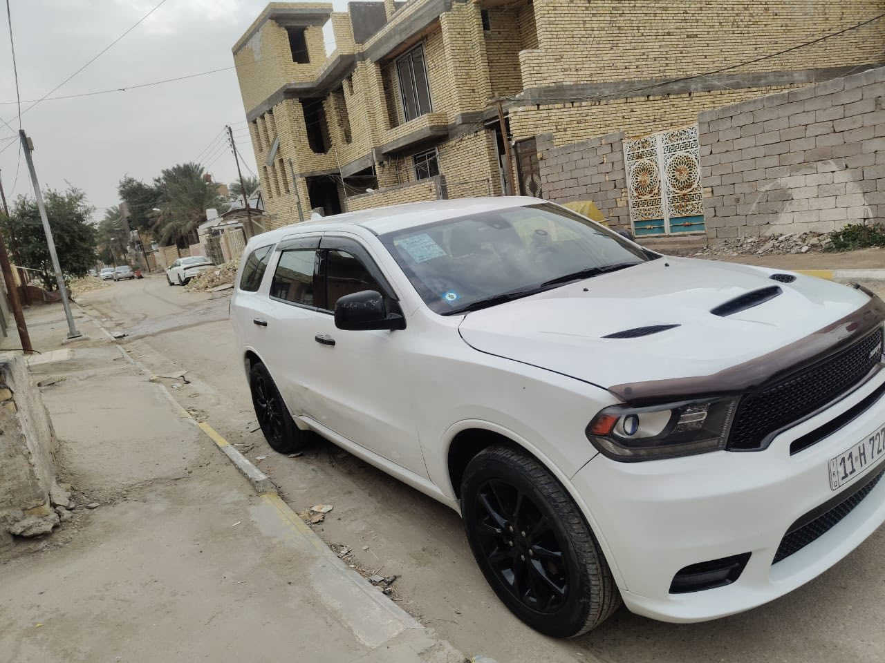 السلام عليكم
دورنكو 2018 اصل للبيع
وارد أمريكي 70 الف 
رقم وسنوية جدد بغداد مداور نفس اليوم 

مكينه بستم 14 أنسى دوانز 
مكينه والحداديه خير من الله 
كير 8 نمر
كشنات جلد اسود 
شاشة وسط 
7 راكب
ثلاث قطع تبريد
تثبيت سرعه
اوتو ستارت
تحكمات ستيرن
ضررها البدنه الاماميه تبديل بنيد هيمي وجاملغ بالعراق شواصي مكفوله ومن الفتح
السياره جاهزه وحلوه مابيه نقص
مكاني الناصرية مركز ورقمي ***********
السعر 220 وبيها مجال والسياره احلى من الصور .
