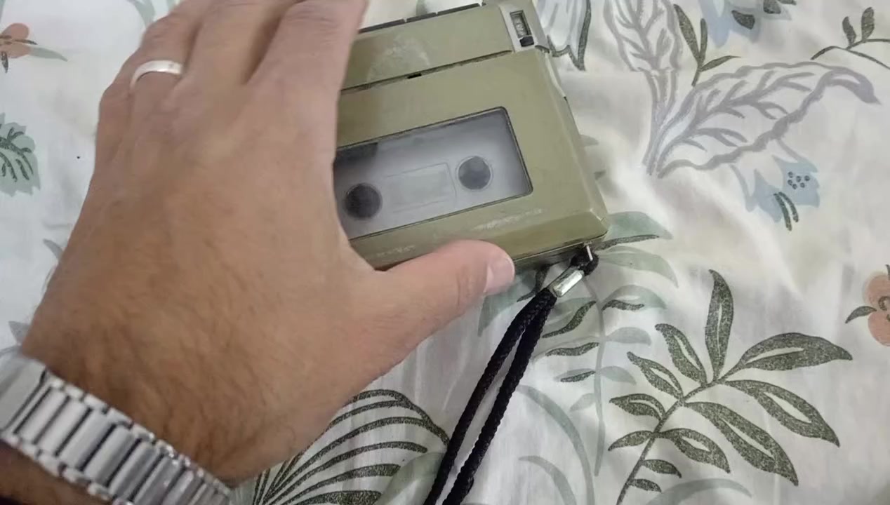 مسجل للبيع مكان موصل نضيف بدون كسل بس يعوزه ادامه متروك السعر ٢٠ قفل مكان موصل الايسر ***********
