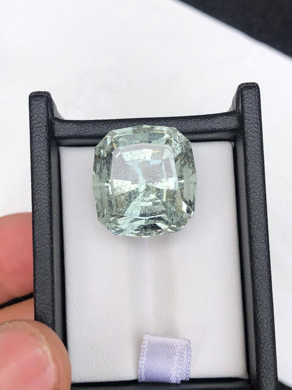Gorgeous faceted Natural Aquamarine available
Aquamarine 
Weight: 33.15 carats 
Dimension: 19.2*18*14.8mm
Clarity: slightly inclusion 
Origin: Africa 
Available for sale PayPal account and Bank transfer accepted


**إذا كنت صاحب هذا الإعلان وتريد حذفه لأي سبب، رجاءا أرسل رسالة إلى الدعم الفني**