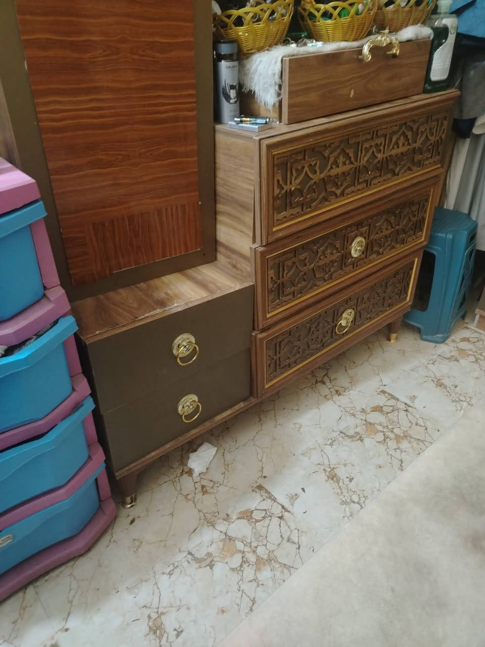 السلام عليكم مكلف بالنشر غرفه للبيع بدون تخت ودوشك ب300المكان تكريت الديوم ***********
