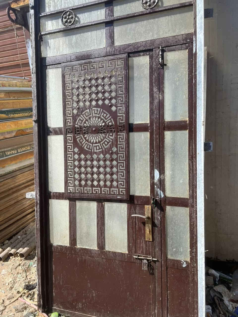 سلام عليكم 🫡
📞(( *********** ))

‼️موجود باب حديد (أيسر) طلاقه وربع الطول 260 سنتم مع الچرچوبه .. والعرض 125 سنتم .. مع الطلّاقه 📍عنون بغداد مدينة الصدر 💰سعره 100 💰

*********** واتساب✉️💬
