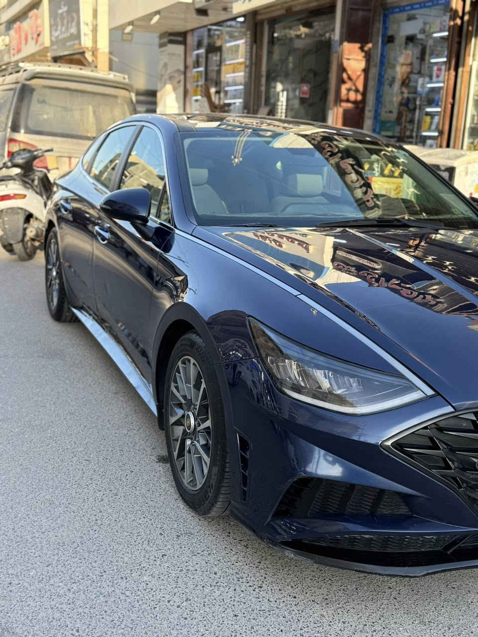 هونداي سوناتا 2021 جويتي وارد امريكي محرك 2500 تنفس طبيعي
السيارة ماشية 88 الف كيلو 
السيارة عليها صيانه كاملة من كل شي بانزين كلة محسن ودهن اصلي مال جناي 
السيارة فول عدا الكامرات والتبريد ب الكشنات 
كلشي بالك بيها 
حادثها من امريكا نص البنيد وراجع نفسة وهنا صار بيها بابين السايق وخلفة 
سعرها 168 وبيها مجال بسيط 

5NPEF4JAXMH100134 
رقم شاصي 
*********** 
البصرة جمهورية
