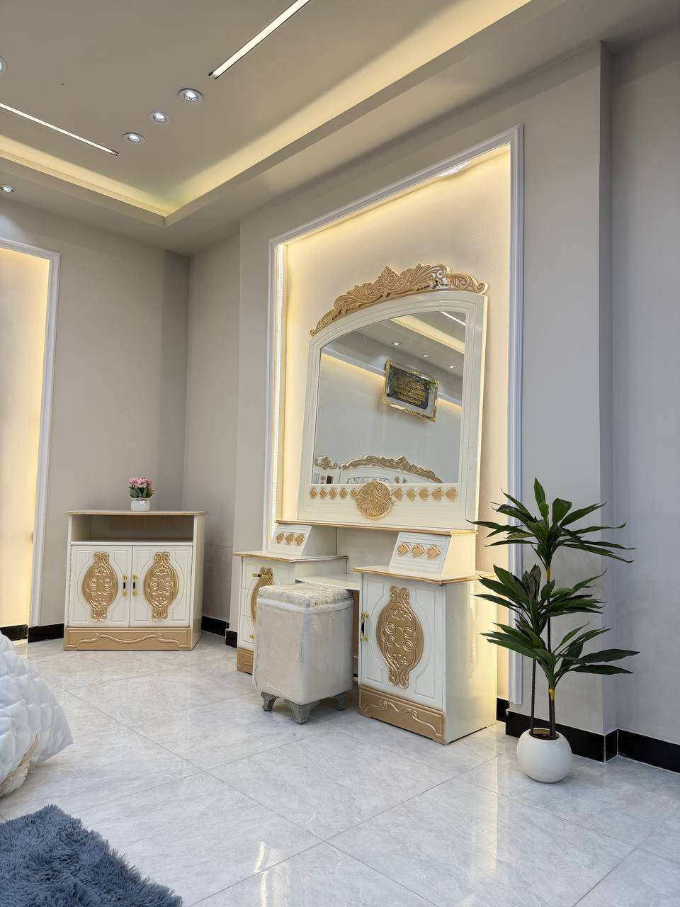السعر // مليون فقط 😍
🔅تفاصيل الغرفة المرمري  ....

 خارج ٤ملم ام دي اف 🔺
وداخل معاكس ٣ملم 
صبغ حراري  درجة اولى 

عدد القطع  ٧ قطع 😍
🔺1 //جرباية  قياس  ١٦٠ × ٢٠٠ 
🔺//ميز جانبي ايسر قياس ٥٠
🔺2// وميز  جانبي  قياس ٥٠
🔺3// زاوية ارتفاع مترين عرض ٨٠
🔺4// وميز بلازمه  
🔺5//وميز مراية ارتفاع مترين عرض ١٢٠
🔺6// وكنتور ٦ باب  ارتفاع مترين و١٥ طول ٣ متر و١٥

القطعه الثامنة حسب الطلب شازلون
سعرها ٥٠ الف ❤️

(توصيل مجاني مركز بغداد )
التوصيل يشمل الشد مجاني 🔥
(اطراف ٥٠)
باقي المحافضات حسب البعد
شازلون سعرها ٥٠ الف
شازلون مخزن ٧٥ الف


**إذا كنت صاحب هذا الإعلان وتريد حذفه لأي سبب، رجاءا أرسل رسالة إلى الدعم الفني**
