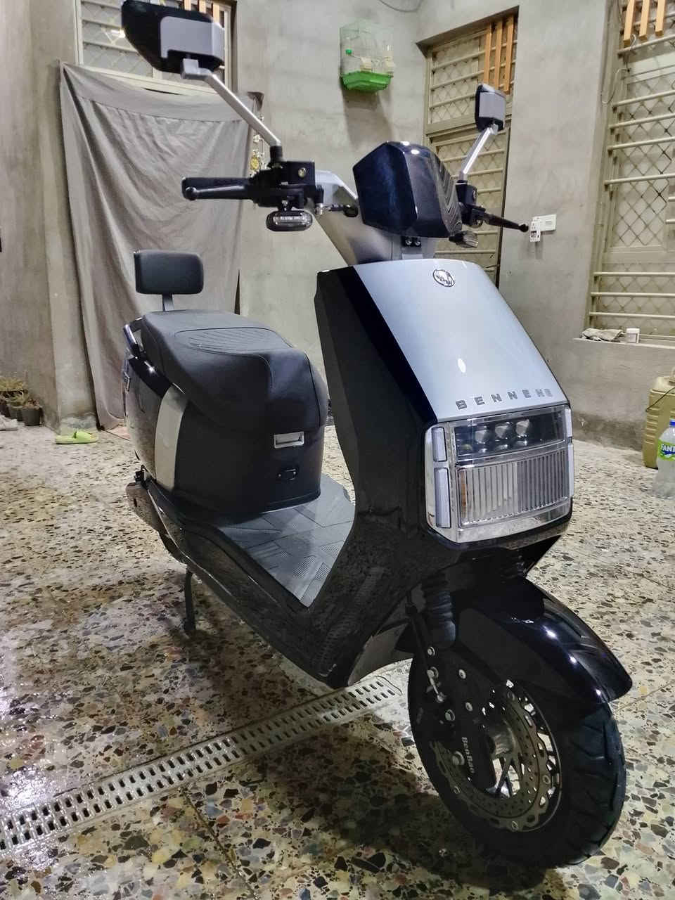 دراجه شحن جديده كلش 6 بطاريات كبار مسطره السعر 700 وبيه مجال مكاني بغداد حي اور للاتصال *********** قابل للمراوس
