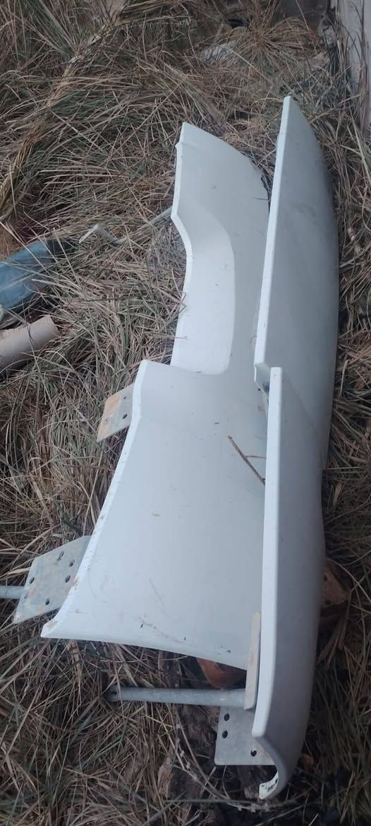 سلام عليكم للبيع زعانف رينو قماره عاليه مكان واسط الصويره  نضيفات  السعر 250 وبيهن مجال حك الجيه والاستفسار على هاذا الرقم ***********
