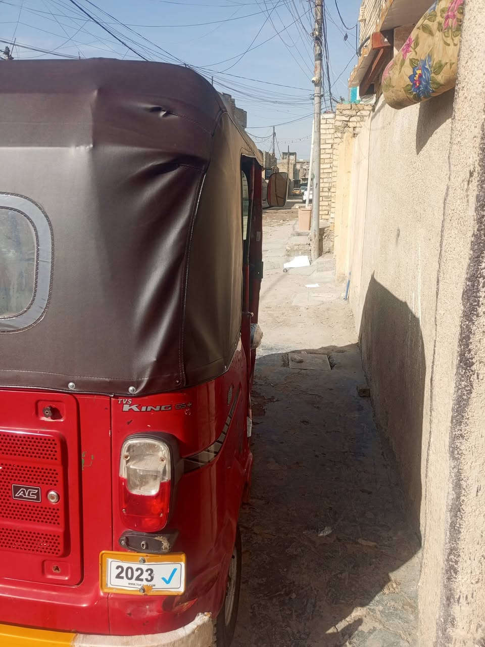 السلام عليكم تكتك موديل 19 اوراق  كامله مابيهه اي نقص كلجات جدد تايرات جدد مكينه خير من الله السعر 3250 اتلاثه وربع وبيهه مجال مكان بغداد لامين ***********
