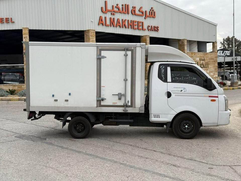 🇰🇷2023 HYUNDAI PORTER 🇰🇷
سعة المحرك:- L 3000 مسكر 
اللون:-ابيض(مميز)
المسافة المقطوعة:- KM 110٫445
الموديل:-2023
الإضافات 🚙
…………….
…………………..
*شاشه كامره 
*كراسي جلد بيج واسود
*تحكم مسجل 
*سويج 
* ⁠كراسي عاديه 
* تبريد + تسخين مقاعد السائق 
*تسخين مقود
دبل كمبريسر 
تبريد + تجميد 
    

🚙🚙للاستفسار / 📞***********📞🚙🚙

🚑رقم بغداد 🚑 بغداد, العراق
