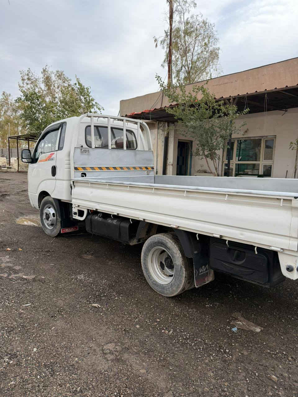 السلام عليكم كيا فحل موديل 11 رقم صلاح الدين اوربي سنويه لل30 السياره جاهزه كير محرك اكسل شاصي شرط تخم تاير جديد 14 تبريد شغال بيه صبغ جوه الربيعه شي بسيط  عنوان السياره كركوك السعر 115 وبيه مجال بسيط للاستفسار ***********
